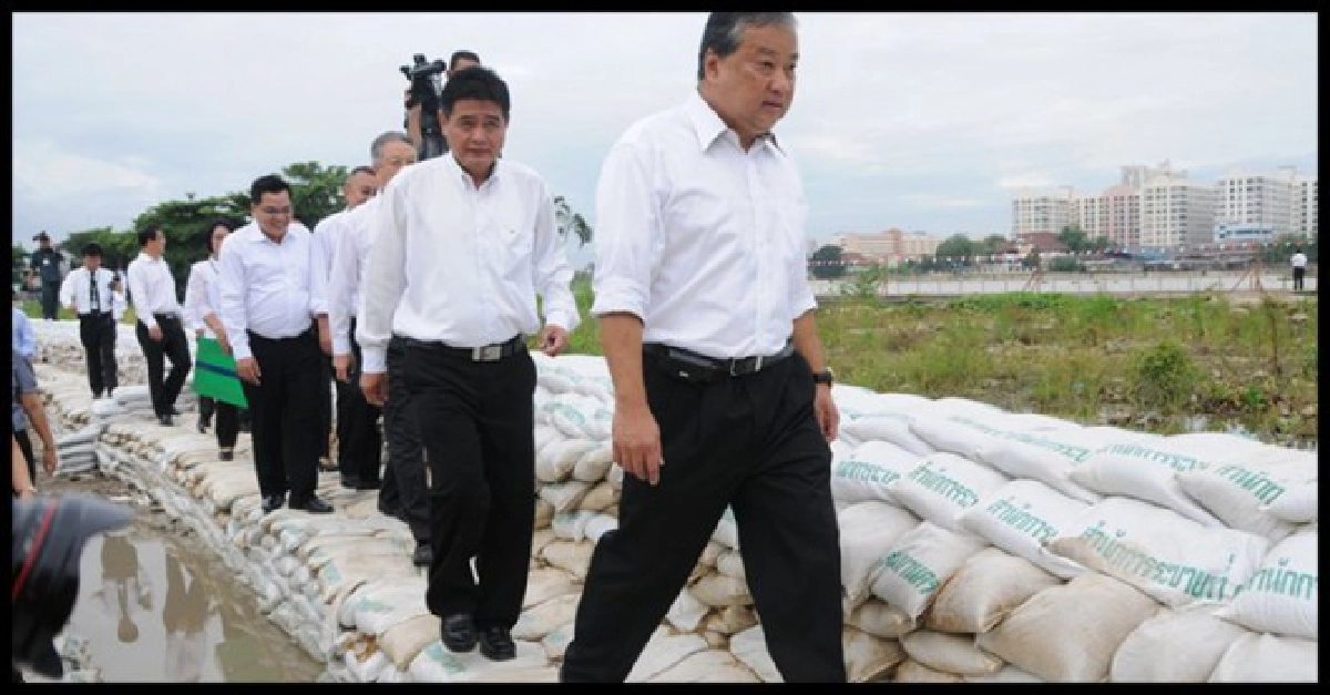 ตรวจแนวกระสอบทรายป้องกันน้ำล้นเจ้าพระยา
