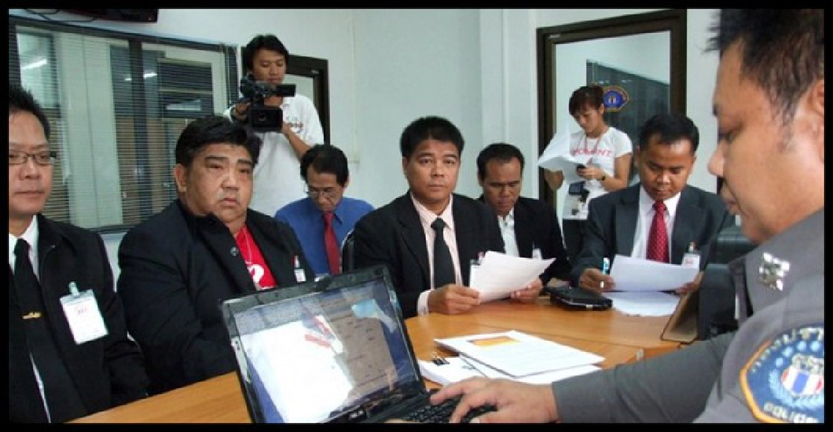 สื่อฟ้อง 'อภิสิทธิ์-กษิต' กรณีโบอิ้ง สื่อฟ้อง 'อภิสิทธิ์-กษิต' กรณีโบอิ้ง