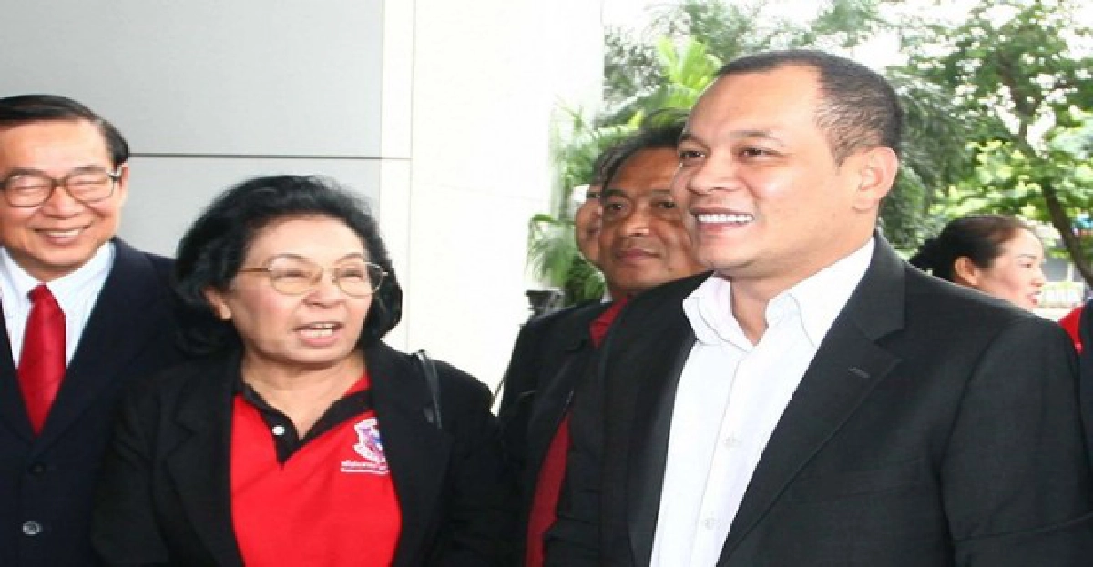 'เต้น'นำทัพส.ส.ประกันแดง 'เต้น'นำทัพส.ส.ประกันแดง