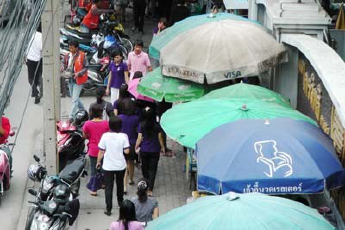 ขายของเต็มทางเท้า ขายของเต็มทางเท้า
