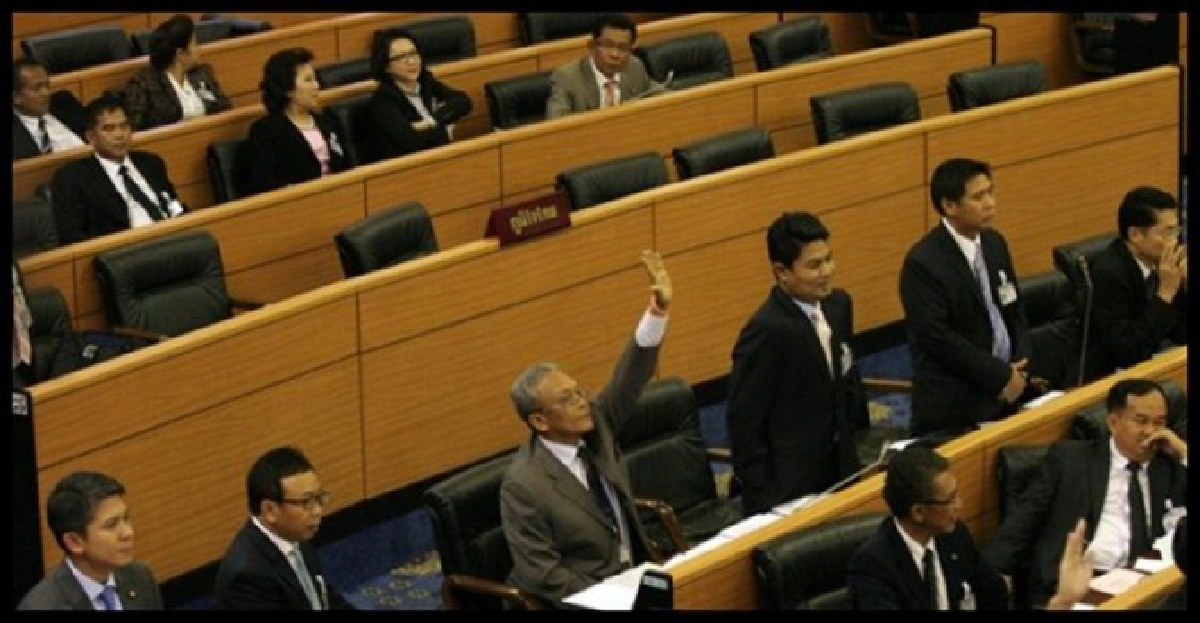 สภาล่มปิดประชุมหลังเดือดประท้วงวุ่น สภาล่มปิดประชุมหลังเดือดประท้วงวุ่น