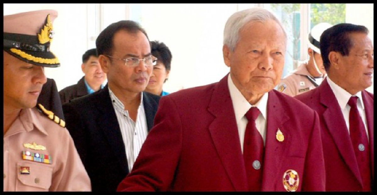 'ป๋าเปรม'กำชับ'บิ๊กอ๊อด'เทิดทูนสถาบัน
'ป๋าเปรม'กำชับ'บิ๊กอ๊อด'เทิดทูนสถาบัน
