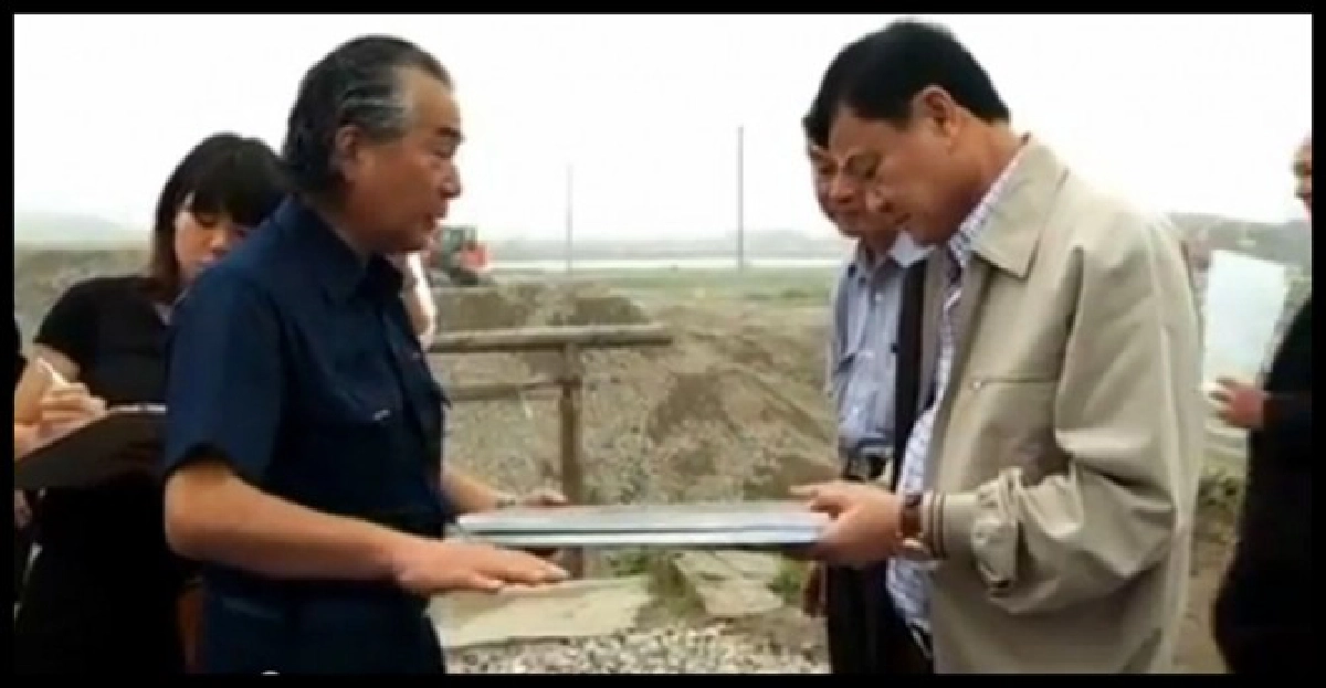 'แม้ว'ลงพื้นที่เซ็นไดดูผลกระทบสึนามิ 'แม้ว'ลงพื้นที่เซ็นไดดูผลกระทบสึนามิ