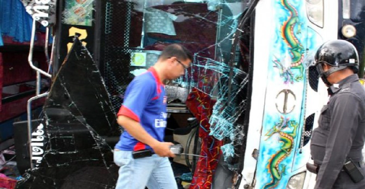 รถทัวร์ทัศนศึกษาครู-นร.ตกถนนเจ็บเพียบ!