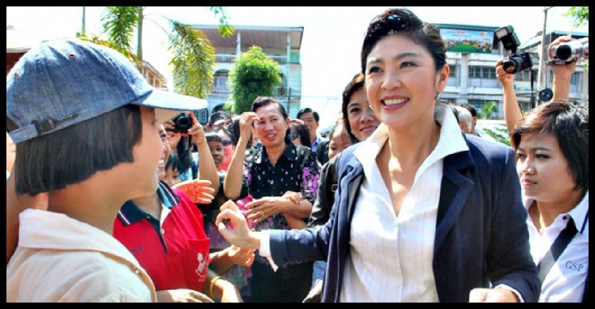 'ยิ่งลักษณ์'ตรวจสถานีระบายน้ำ