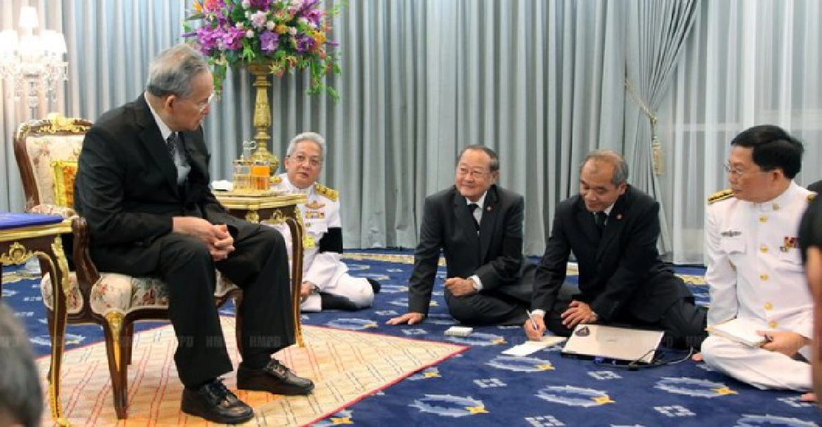 ในหลวงพอพระทัยพสกนิกรพบแนวพอเพียง