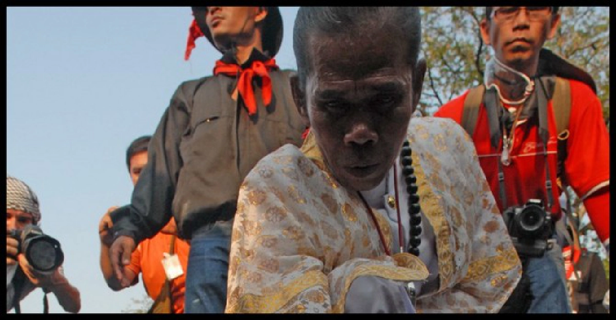 'พราหมณ์เสื้่อแดง'ล้างมนต์ดำ'เทเลือด'