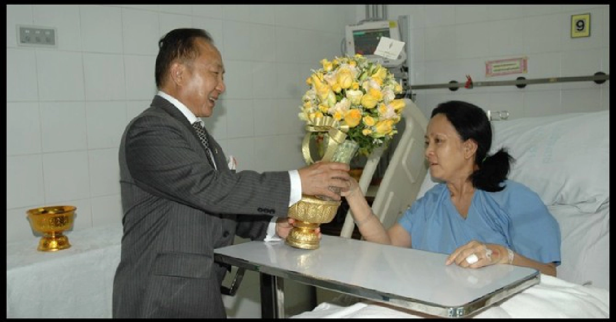 ประทานดอกไม้เยี่ยม'อรัญญา'