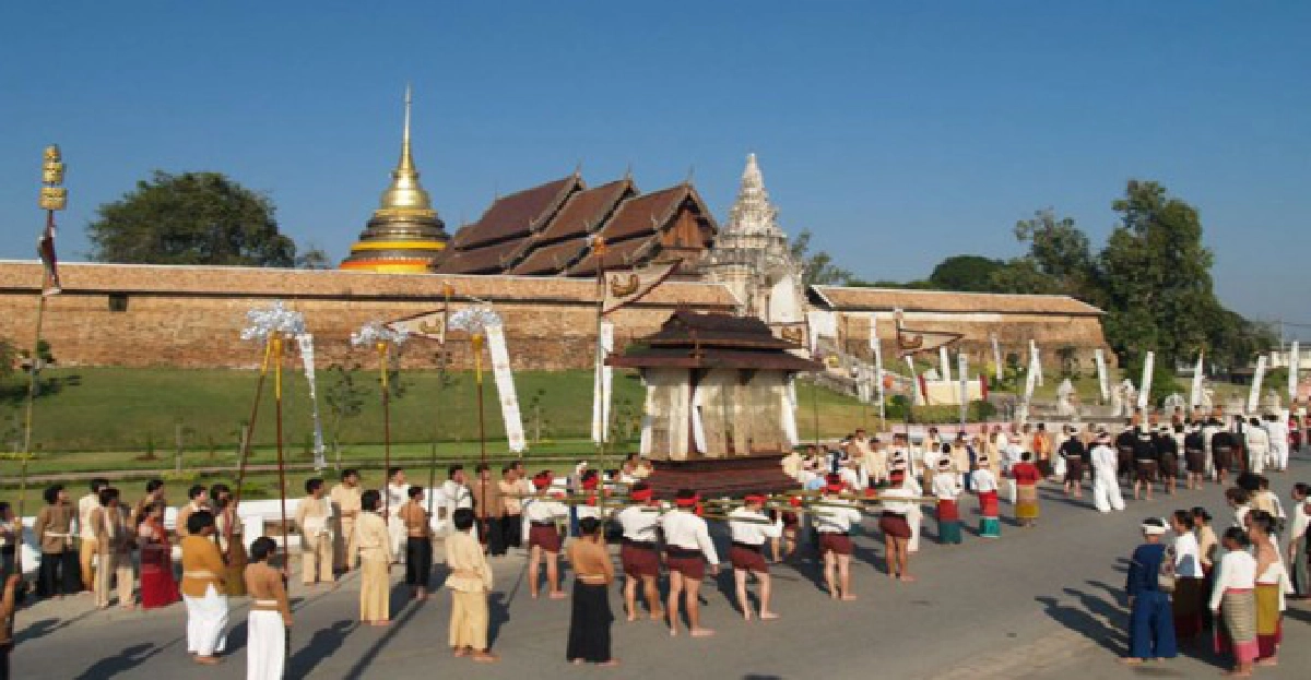 ฉาก'แอฟ'ถวายตัว'อ๊อฟ'สุดอลังการ ฉาก'แอฟ'ถวายตัว'อ๊อฟ'สุดอลังการ