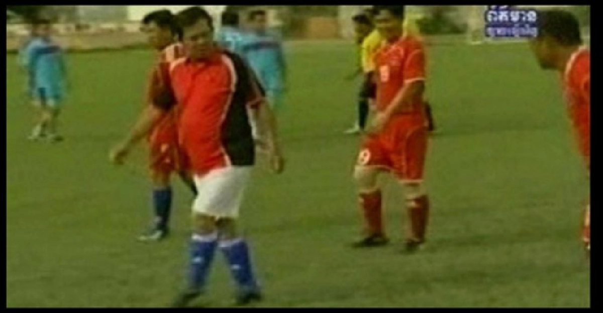 'ฮุนเซน'ลงซ้อมร่วมเตะบอลกับแดง