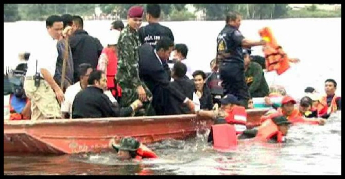  เรือรมต.ช่วยน้ำท่วมล่มสื่อหวิดดับ