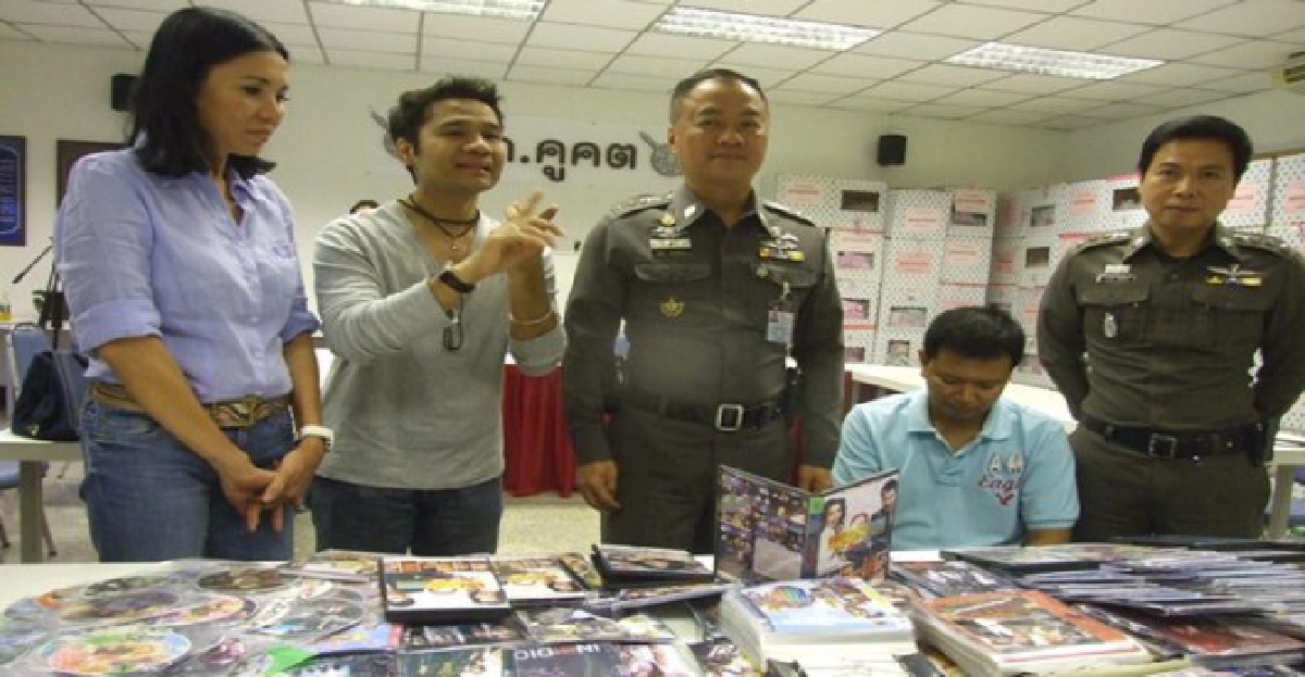 'กอล์ฟ-ตุ๊ก'แถลงข่าวจับซีดีละเมิดลิขสิทธิ์