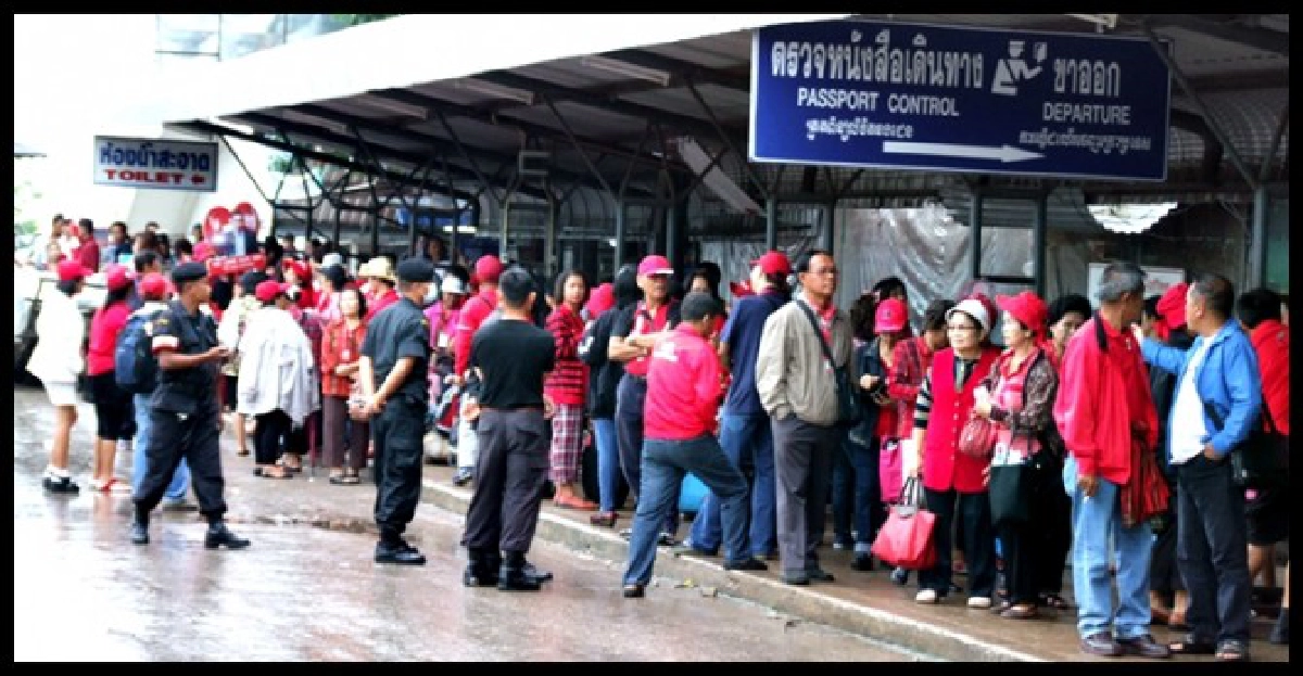 แดงนับพันแห่เชียร์บอลไทย-เขมร แดงนับพันแห่เชียร์บอลไทย-เขมร
