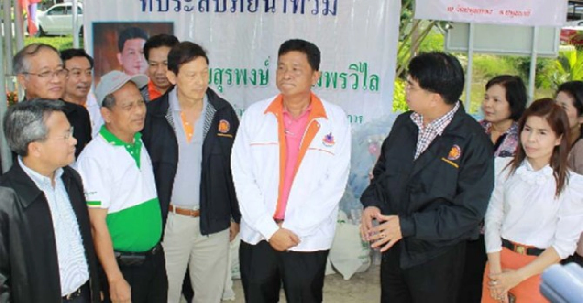 รมช.ศึกษาธิการจูงมือ กศน. แจกถุงยังชีพ