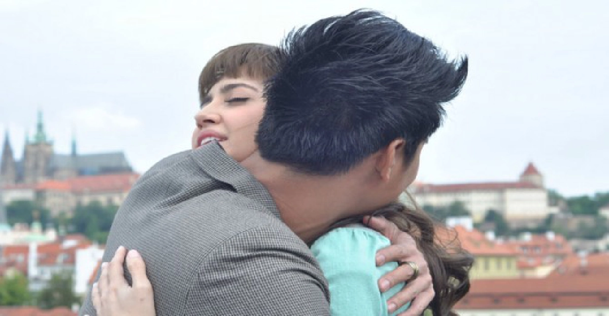 'ซาร่า'เขิน'น็อต'บอกรักจูจุ๊บกันสวีท
'ซาร่า'เขิน'น็อต'บอกรักจูจุ๊บกันสวีท