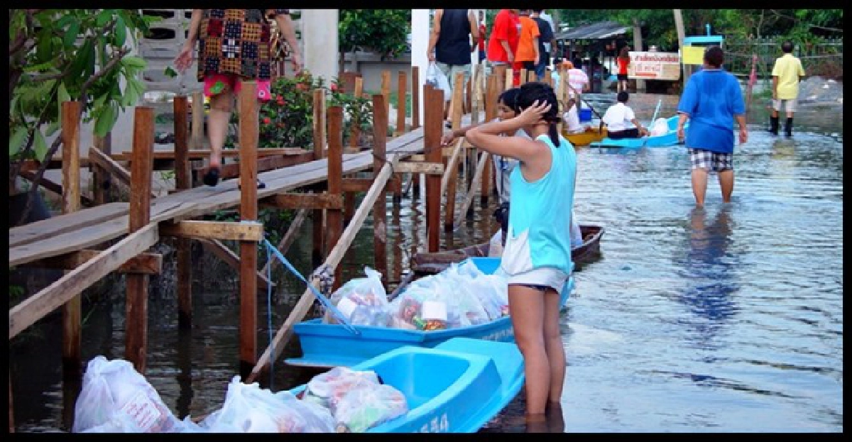 น้ำทะลักเข้าคลองเปรมดอนเมือง น้ำทะลักเข้าคลองเปรมดอนเมือง