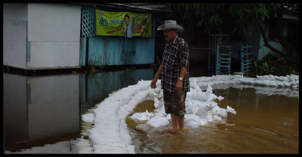 เขตดอนเมืองปัดน้ำคลองรังสิตทะลักท่วม เขตดอนเมืองปัดน้ำคลองรังสิตทะลักท่วม