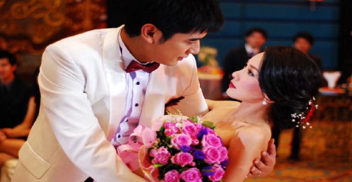 'วี'แอบขู่'นุ่น'ตบจริงมีจูบจริง
'วี'แอบขู่'นุ่น'ตบจริงมีจูบจริง