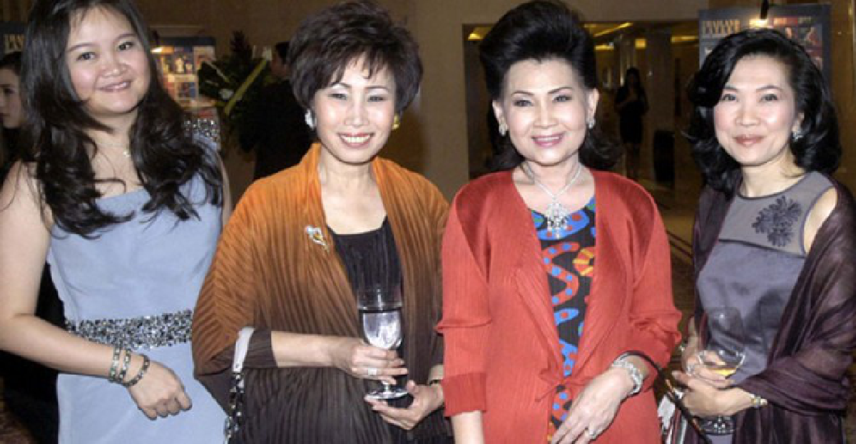 ไฮโซแน่นงาน 20 ปีแทตเลอร์
ไฮโซแน่นงาน 20 ปีแทตเลอร์