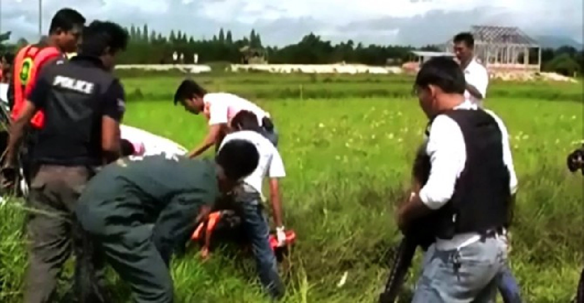 2พี่น้องขนยาบ้าซิ่งเก๋งหนีตร.รถตกคูน้ำ