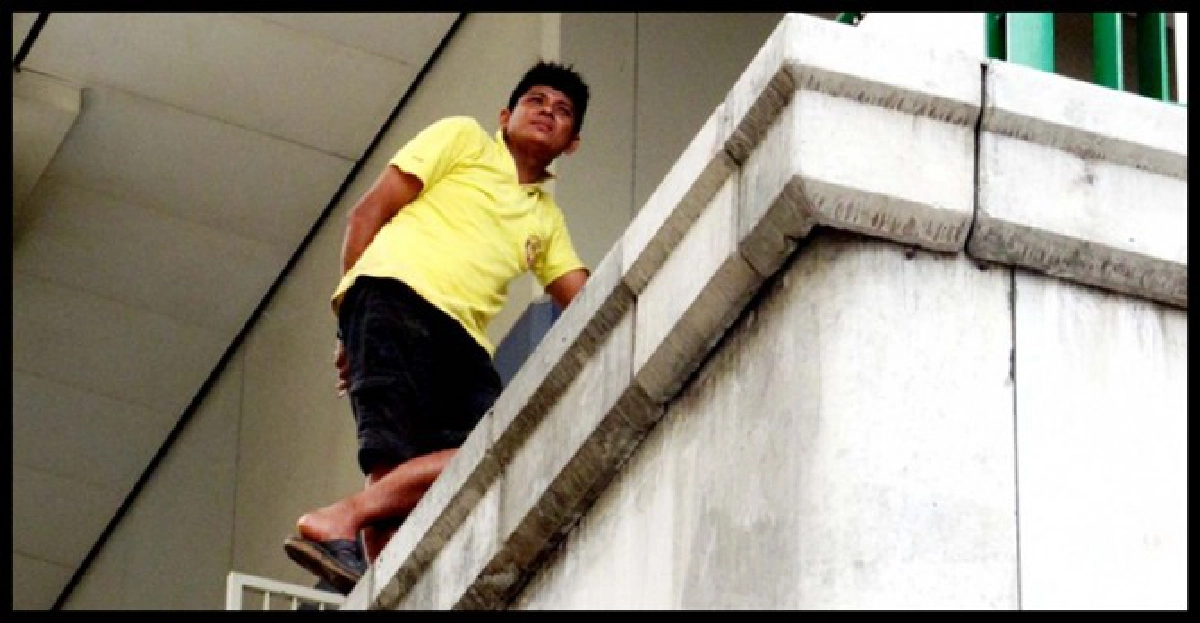 หนุ่มเพี้ยนโดดสถานีบีทีเอสบางจาก

