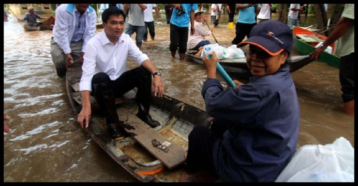 'มาร์ค'หนุนตั้งศปภ.แนะยุบ2P2R
'มาร์ค'หนุนตั้งศปภ.แนะยุบ2P2R