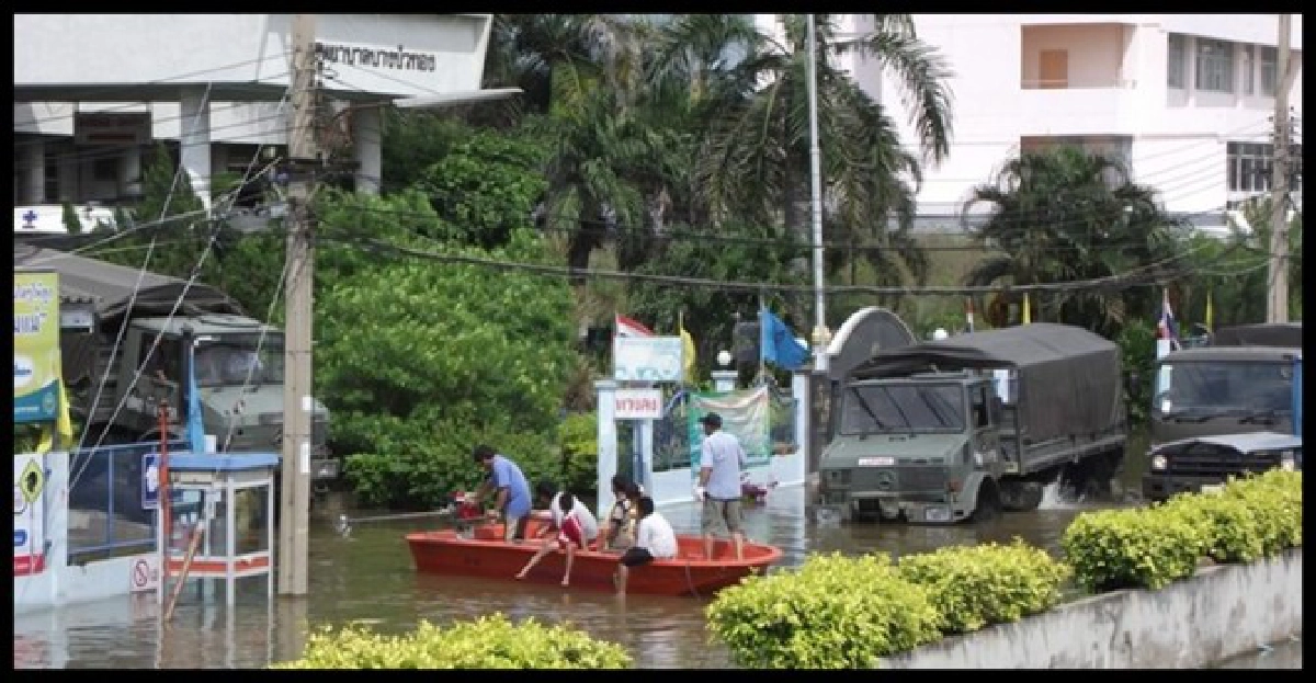 น้ำล้นถนนปากเกร็ด-บางบัวทอง