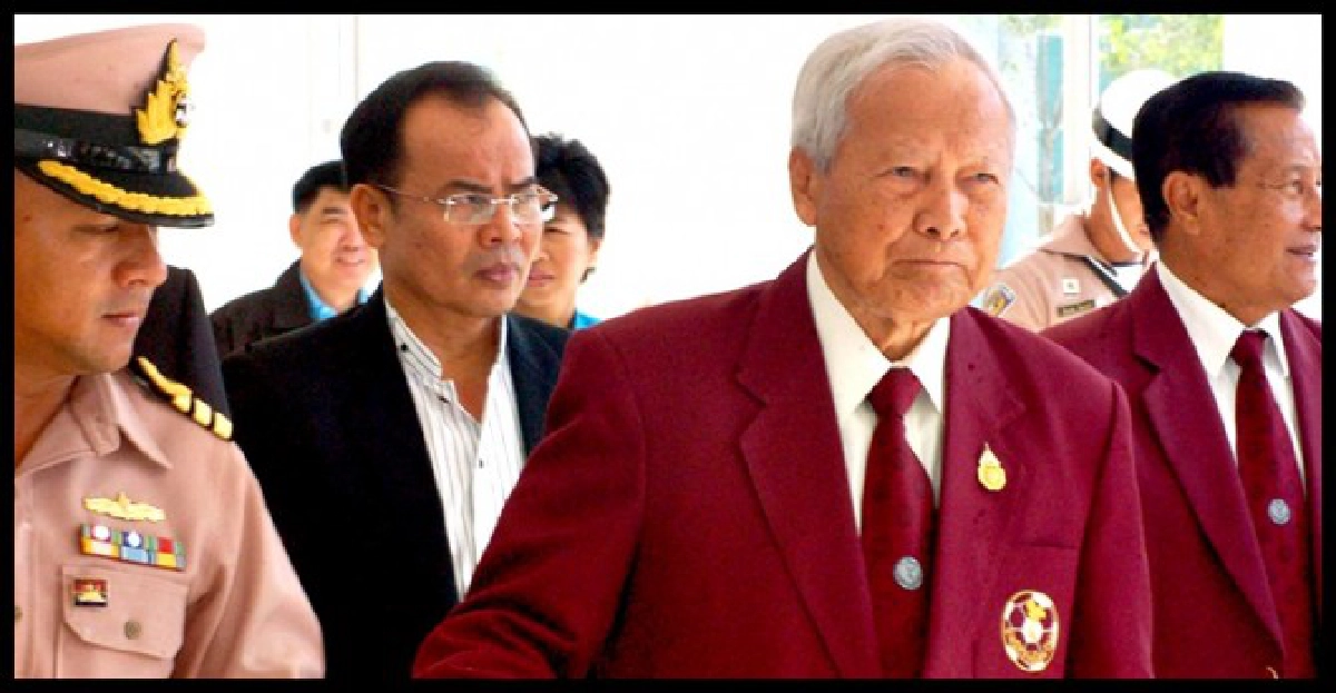 'ป๋าเปรม'ให้กำลังใจปชช. 'ป๋าเปรม'ให้กำลังใจปชช.