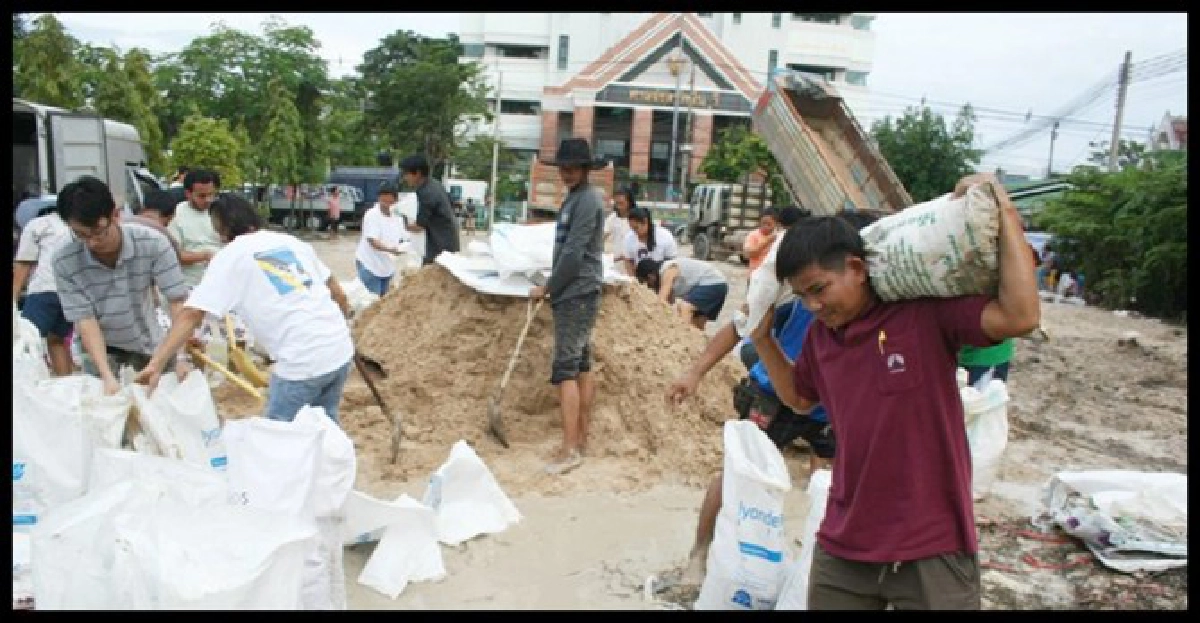 มีนบุรีแห่รับทรายป้องกันน้ำท่วม มีนบุรีแห่รับทรายป้องกันน้ำท่วม