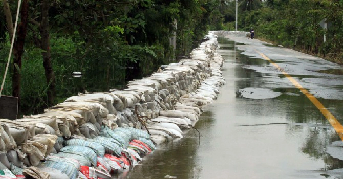 อำเภอปากเกร็ดเร่งเสริมคันกั้นน้ำ อำเภอปากเกร็ดเร่งเสริมคันกั้นน้ำ