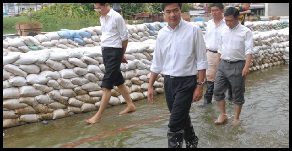'มาร์ค'เตือนรัฐจัดระบบก่อนให้ข่าว 'มาร์ค'เตือนรัฐจัดระบบก่อนให้ข่าว
