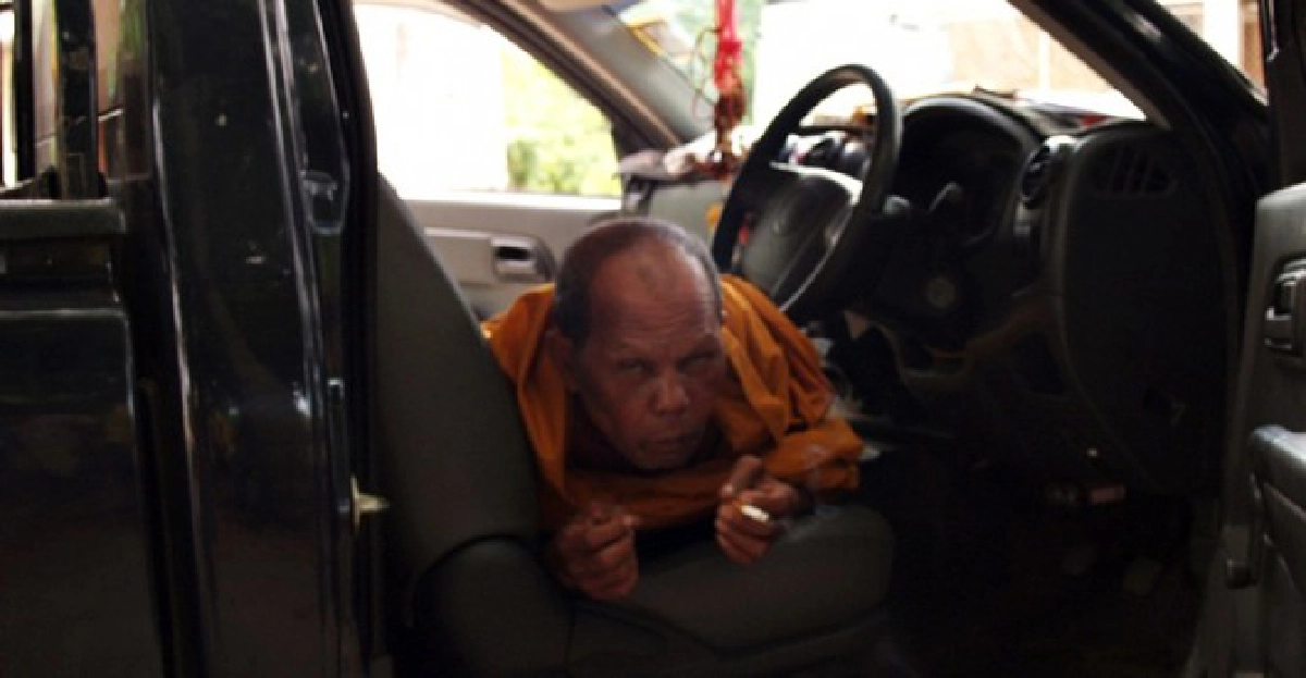 พระเมาแอ๋!กินเหล้าฉลองออกพรรษา พระเมาแอ๋!กินเหล้าฉลองออกพรรษา