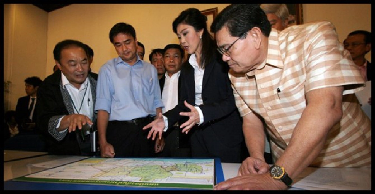 'มาร์ค-ปู'ร่วมแก้น้ำท่วมเริ่มเห็นปรองดอง 'มาร์ค-ปู'ร่วมแก้น้ำท่วมเริ่มเห็นปรองดอง