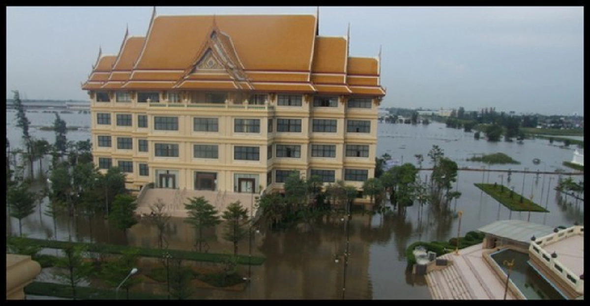 น้ำท่วมพระ2หมื่นรูปเดือดร้อนหนัก
น้ำท่วมพระ2หมื่นรูปเดือดร้อนหนัก