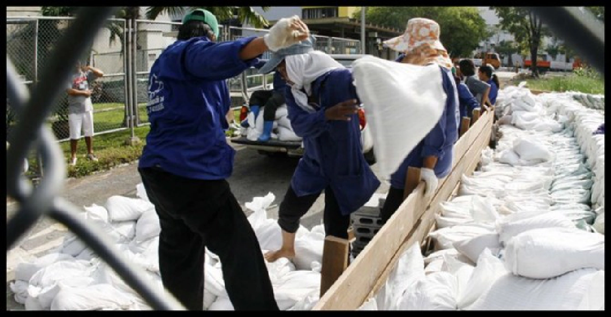 ศปภ.ส่ง'ถุงกระดาษ'ให้กทม.จริง ศปภ.ส่ง'ถุงกระดาษ'ให้กทม.จริง