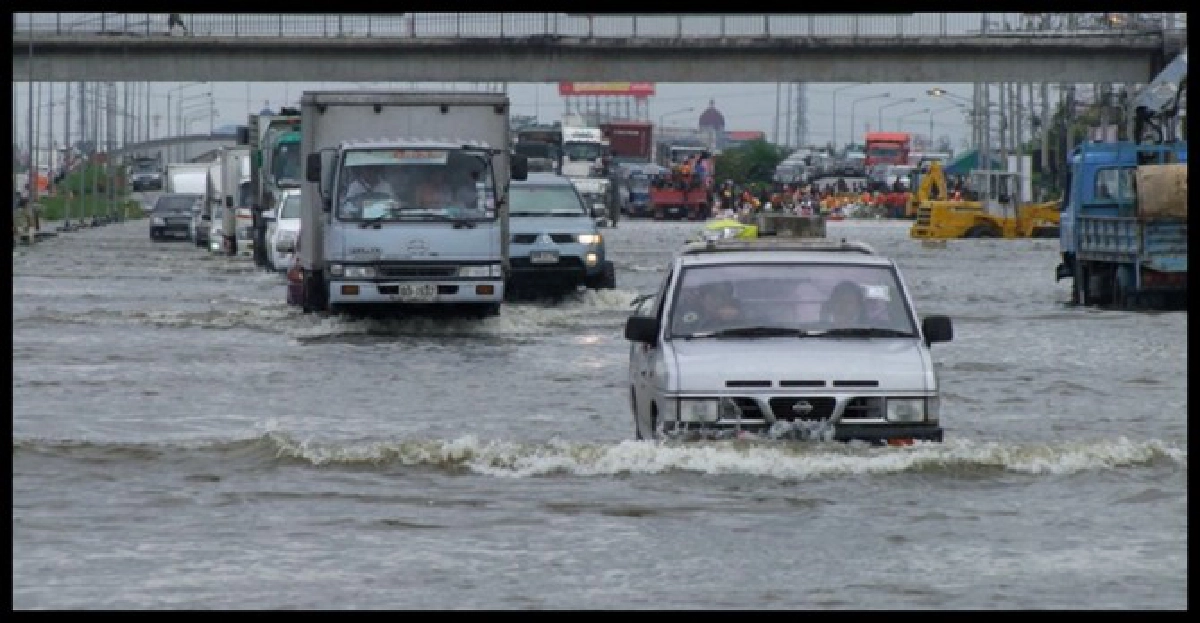 บางบัวทองน้ำขึ้นสูงปชช.เร่งอพยพ