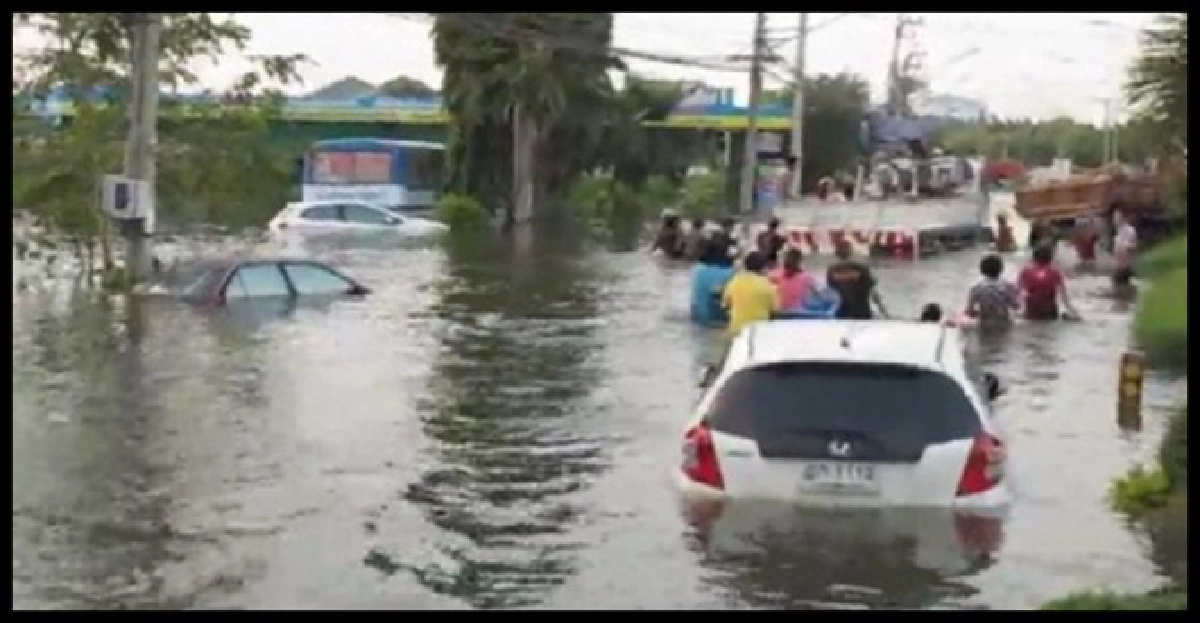 น้ำทะลักบางบัวทองปชช.แห่อพยพ