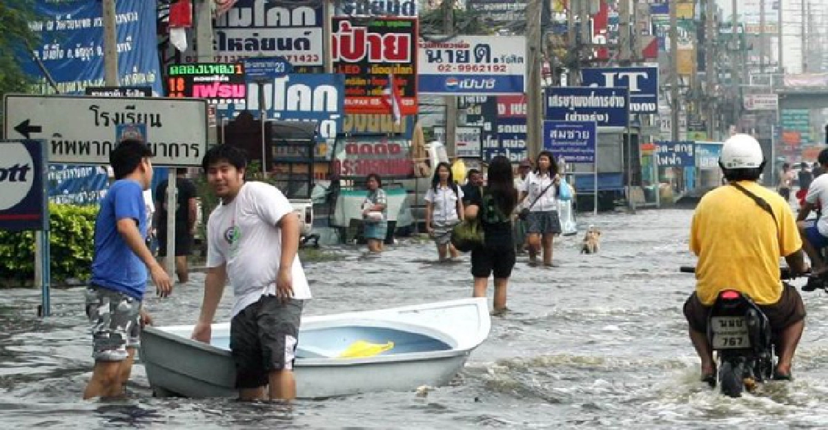 น้ำท่วมถนน'รังสิต-นครนายก'