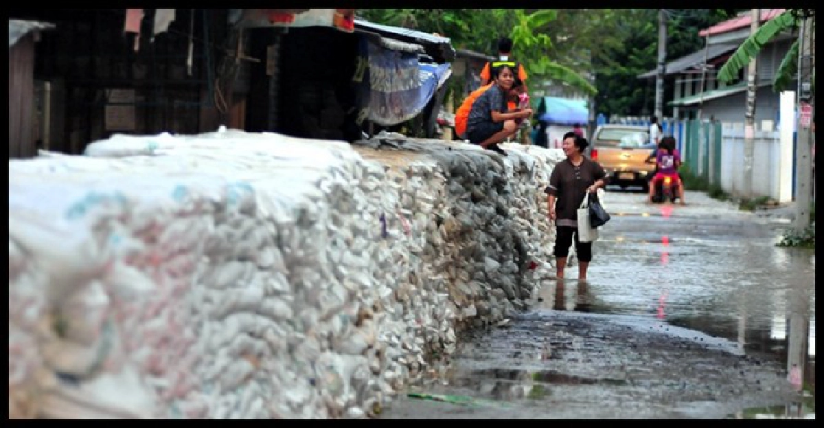 แนวกระสอบทราย'คลองหกวา'ตั้งสูง