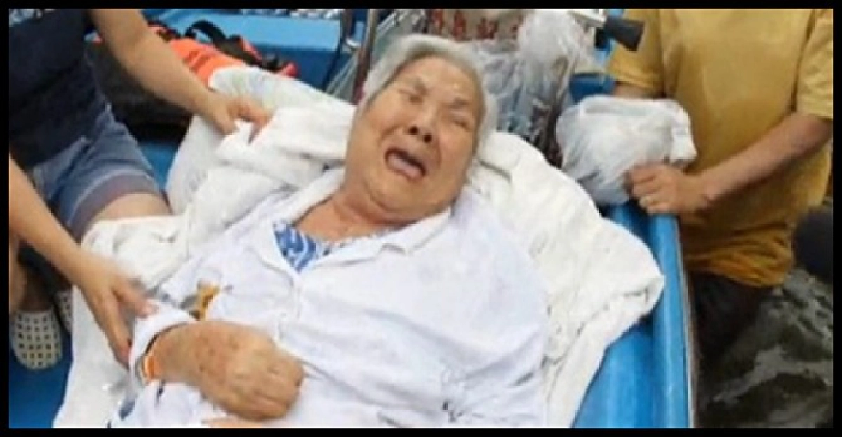 'บางบัวทอง'อพยพผู้สูงอายุ 'บางบัวทอง'อพยพผู้สูงอายุ