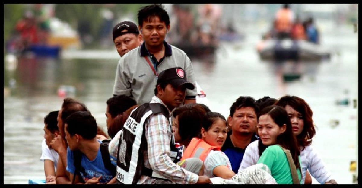 สถานการณ์น้ำท่วม'ถ.พหลโยธิน'
 
