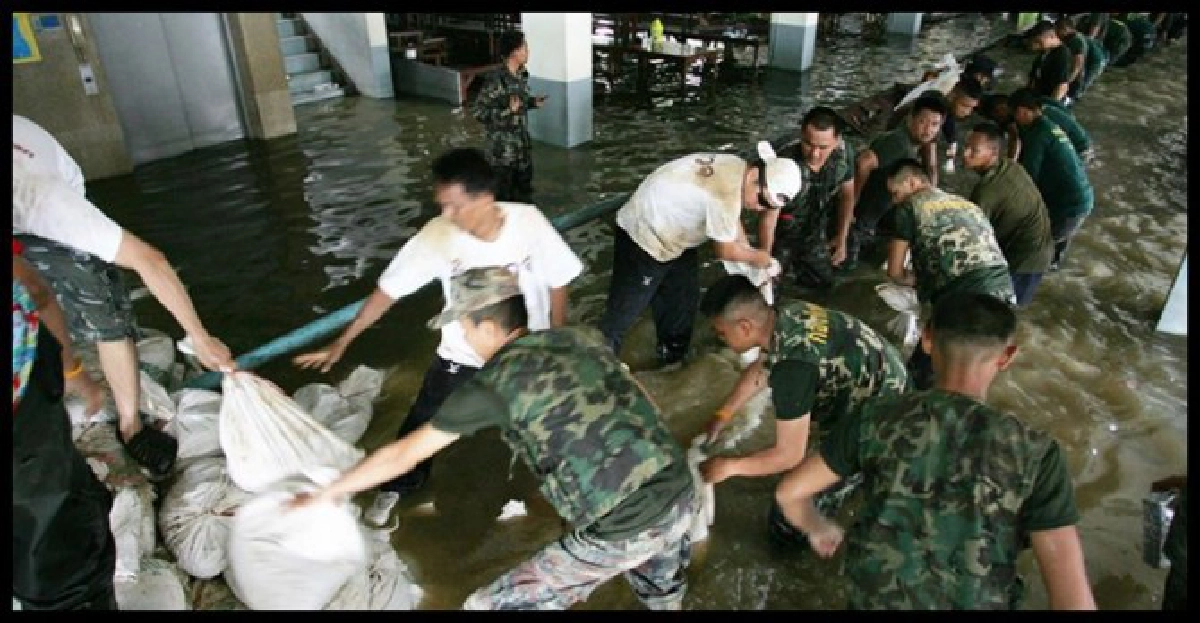 ตร.ตื่นน้ำท่วมปทุมวันสั่งเก็บของด่วน