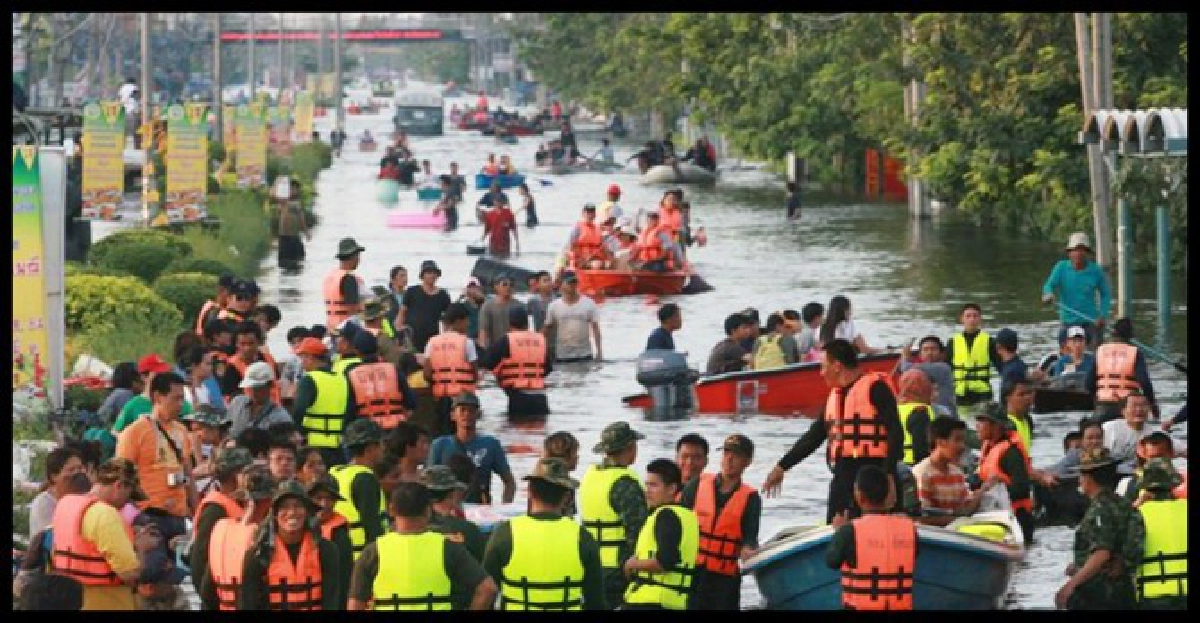 ชาวบางกรวยอพยพหนีน้ำ ชาวบางกรวยอพยพหนีน้ำ