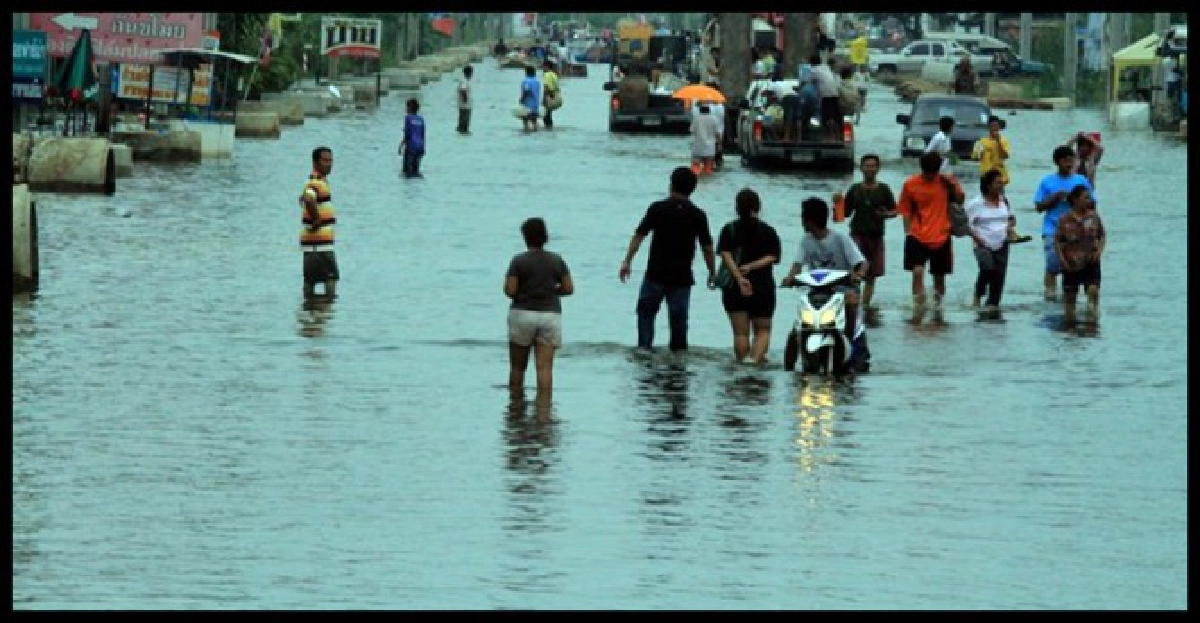 น้ำบางกรวยทะลักถ.สิริธรกระทบจราจร น้ำบางกรวยทะลักถ.สิริธรกระทบจราจร