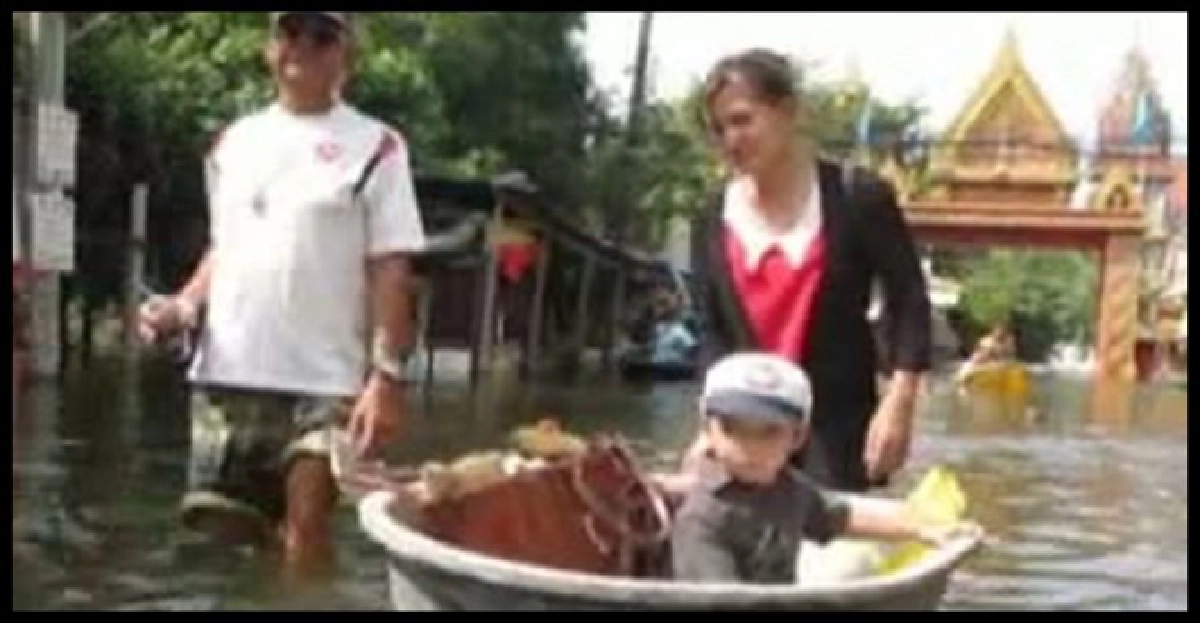 ชุมชนวัดส้มเกลี้ยงอ่วมน้ำท่วมสูง ชุมชนวัดส้มเกลี้ยงอ่วมน้ำท่วมสูง