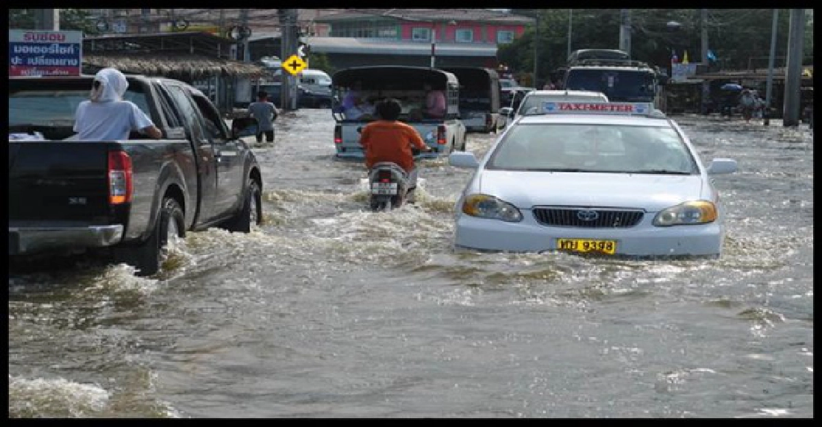 พุทธมณฑลท่วมหนักปิดถนนบรมฯ