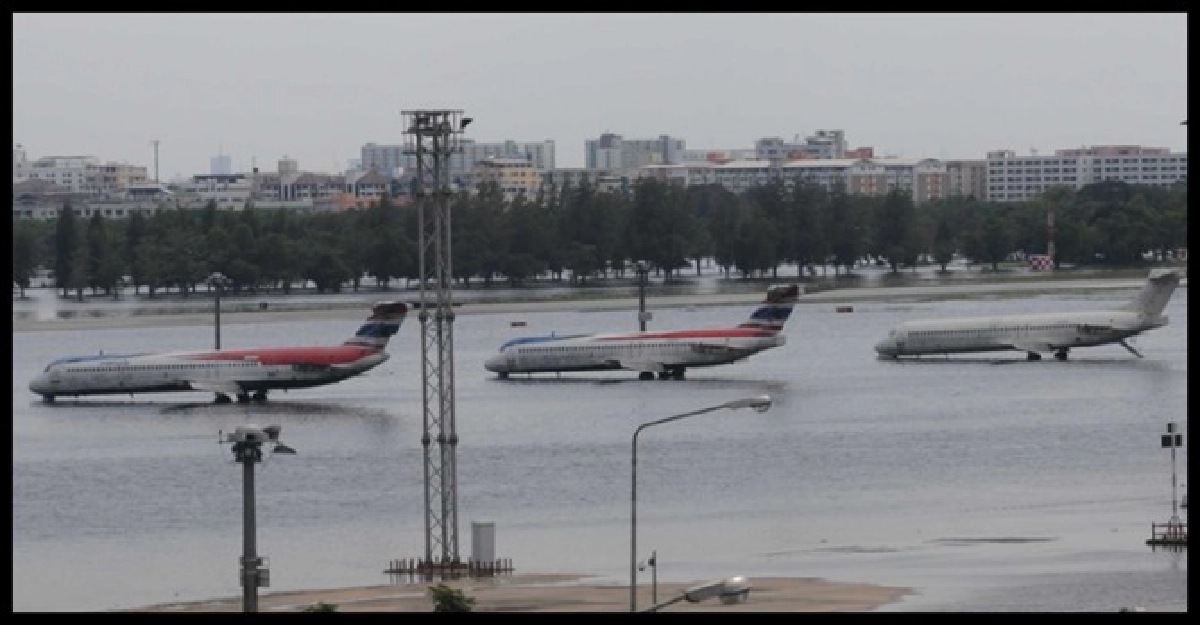 ฝนถล่มกรุงหนักกำแพงดอนเมืองพัง ฝนถล่มกรุงหนักกำแพงดอนเมืองพัง