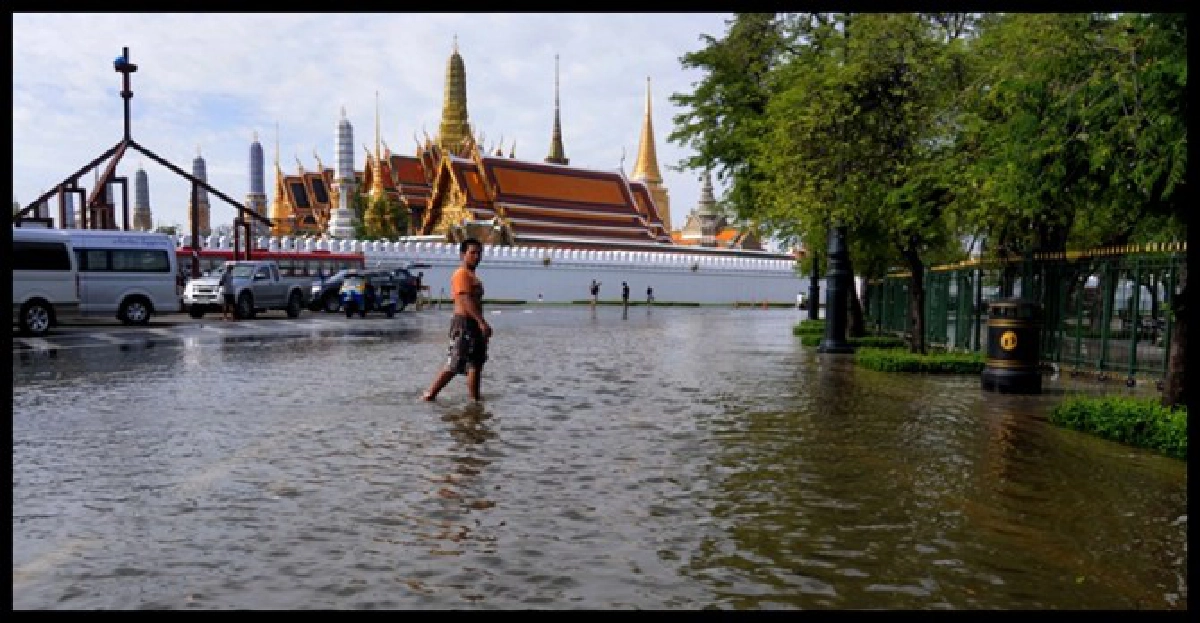 ท่วมแล้ว!'สนามหลวง-ท่าพระจันทร์' ท่วมแล้ว!'สนามหลวง-ท่าพระจันทร์'
