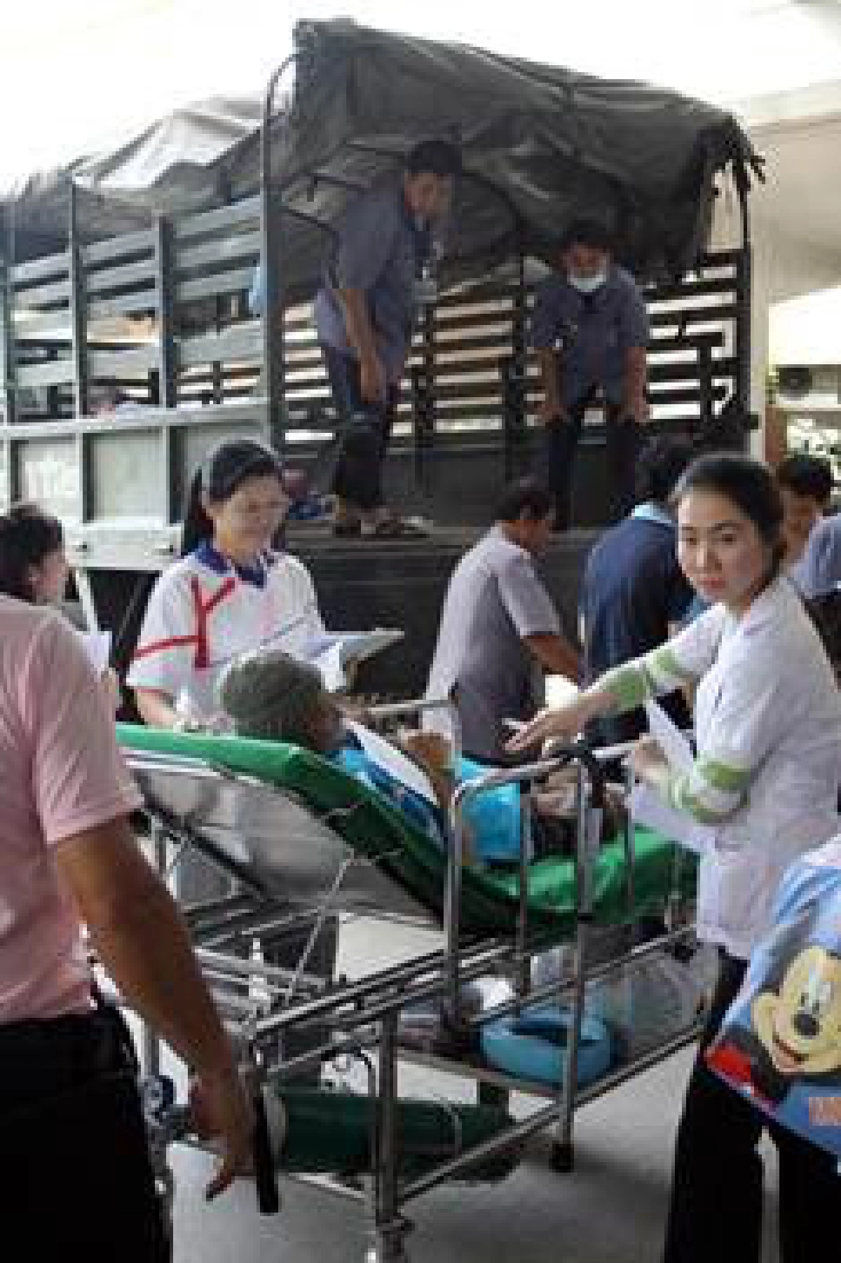 อพยพผู้ป่วยออกจาก'รพ.ภูมิพล' อพยพผู้ป่วยออกจาก'รพ.ภูมิพล'