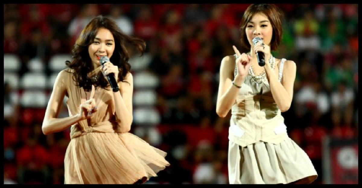 'โฟร์'สุดเครียดน้ำท่วมบ้าน
'โฟร์'สุดเครียดน้ำท่วมบ้าน
